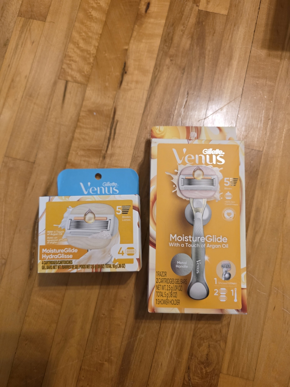 VENUS MoistureGlide Razor & Refills - Bundle